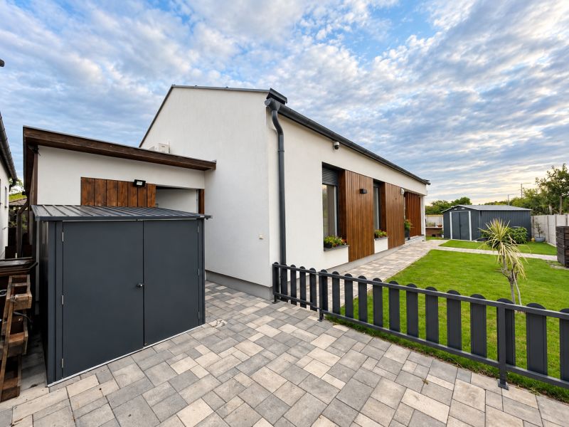 A family house in Mosonmagyaróvár with a garden, terrace, and parking space.