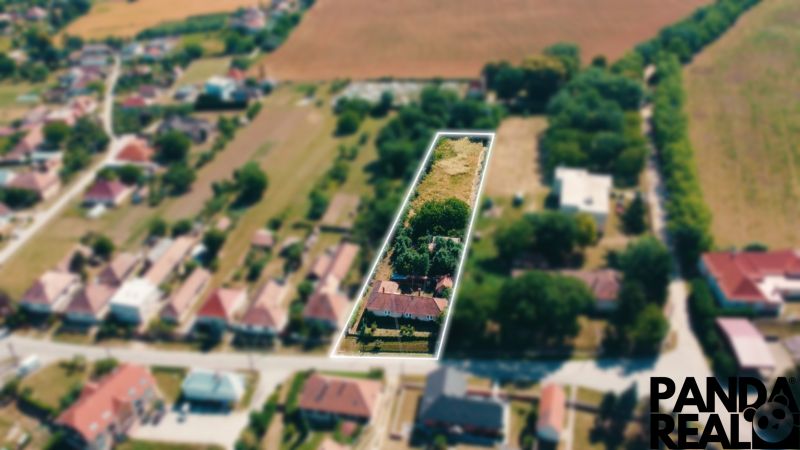 Plots - living in Čermany with a view of houses and greenery.
