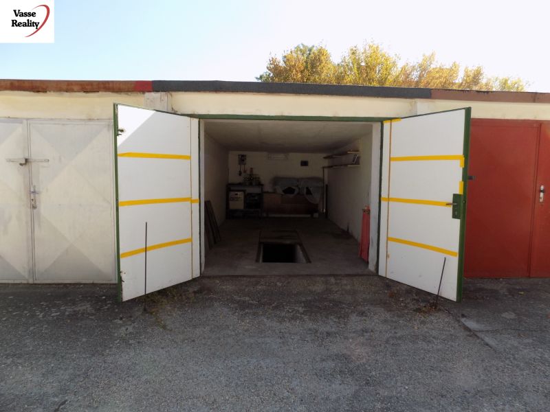 An open garage on Petőfi Row in Štúrovo with a pit and stored items.