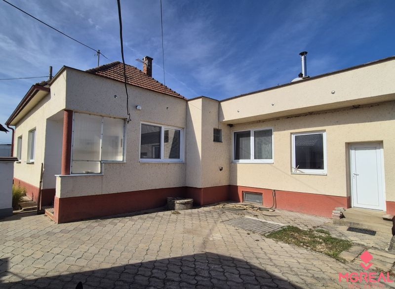 A family house in Ludanice, with a yard and a white facade.